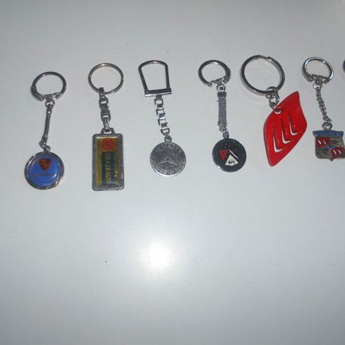 Car keychains used, pack of 8, Ferrari, Chevrolet, Krayper, Peugeot, Ford, Fave, Mercedes, Fiat