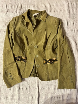 Raxevsky green jacket with pocket details, soft fabric
