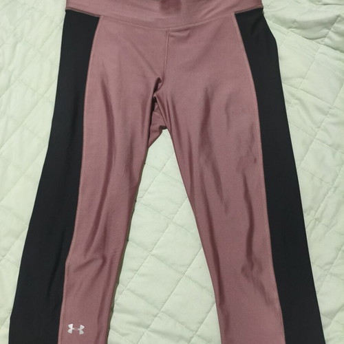 Under Armour Capri Leggings like new, pink and black, size L