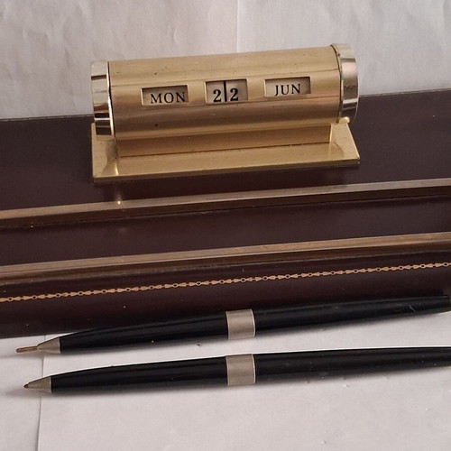 Vintage desk set with lighter and calendar like new, 1970s–80s