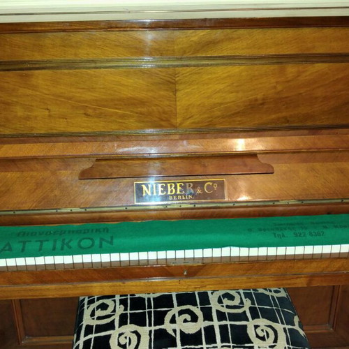 A. Nieber & Co. Berlin upright piano, antique, fully functional