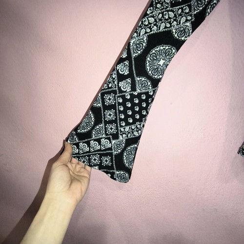 Y2K top with bell sleeves and side ruching like new