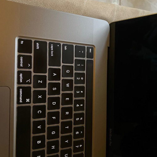 MacBook Pro 2019-20 i9 16GB 500GB NVMe SSD 4GB GPU like new