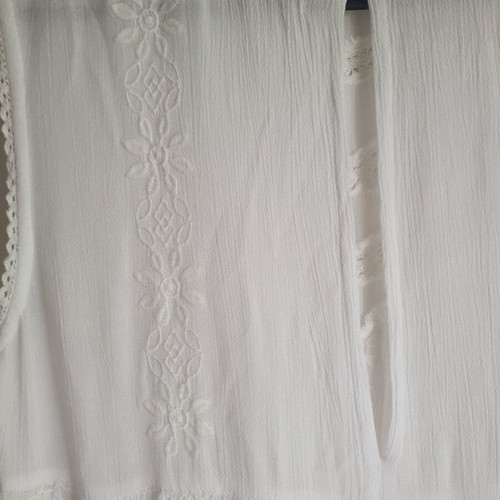 Attrattivo embroidered tunic shirt medium white like new