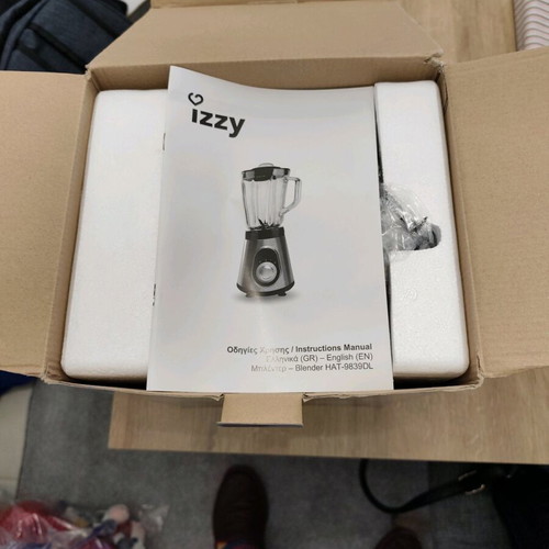 Izzy blender new with 1.5 lt glass jar and 700W power