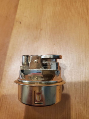 Metal vintage lighter like new with classic design and strong flame