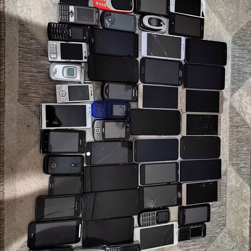 Mobile phones used, pack of 50, some functional, some for parts