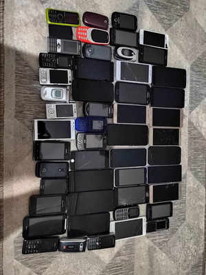 Mobile phones used, pack of 50, some functional, some for parts