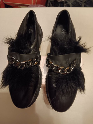 Nitro Fashion moccasins size 41 with black fur and metal chain