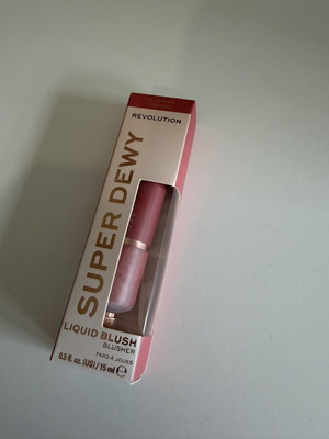 Revolution Super Dewy Liquid Blush 15 ml and Mineral Blush Desert Rose 6 g like new