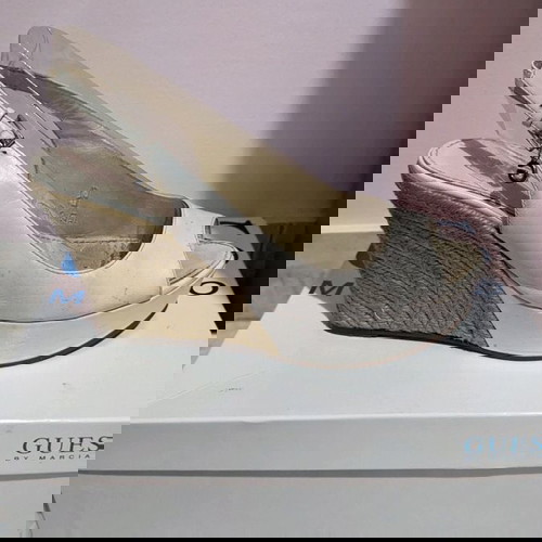 Guess πλατφόρμες