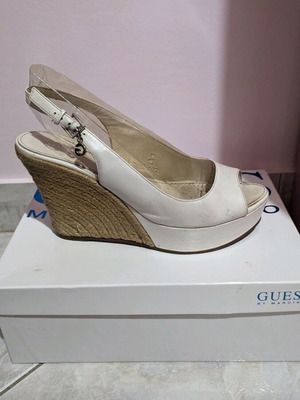 Guess πλατφόρμες