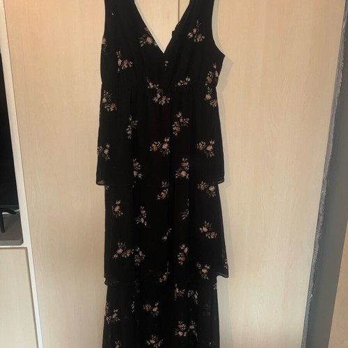 BCBG Generation dress like new, size M fitting L