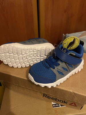 Reebok children's shoes new, size 21