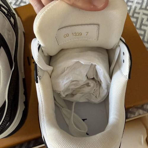 Louis Vuitton sneakers size 41 like new black and white