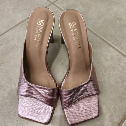 Leather pink sandal like new, size 37