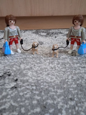 Playmobil комплект разходка с кучета като нов