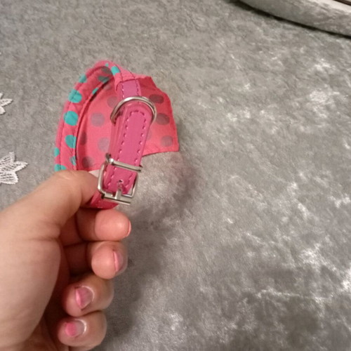 Dog collar for small dogs resembling bandana like new