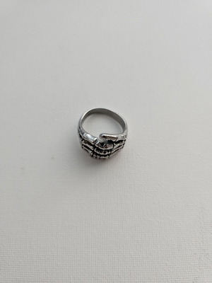 Skeleton Hand Ring like new, silver tone by Άπεφθον