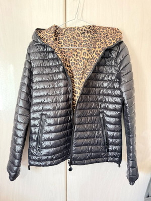 Reversible jacket like new, thin and warm, size S, black and beige