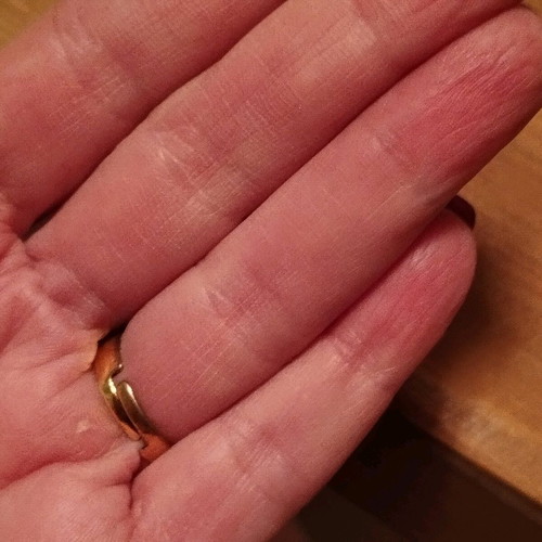 Adjustable ring like new