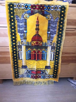 Prayer rug Turkish like new, velour with fringes
