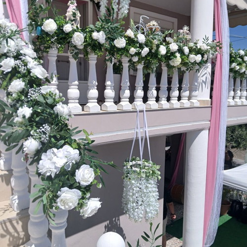 Wedding decoration 2 meters with greenery and white roses used