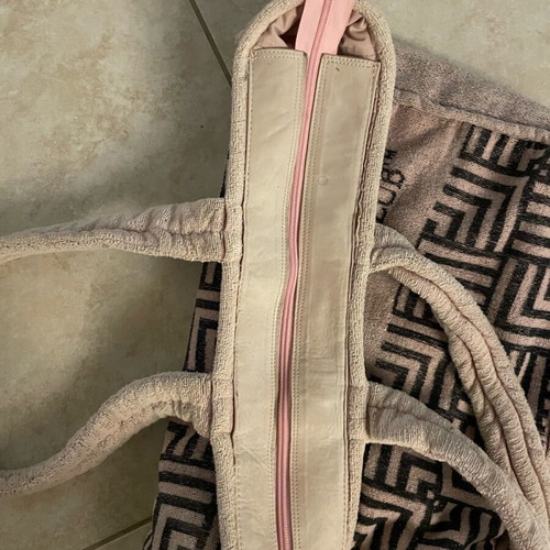 Beach bag used with added zipper