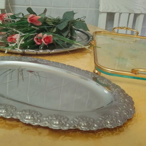 Silver-plated tray with flowers like new