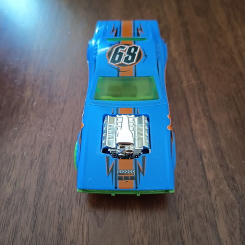 Hot Wheels large toy cars, set of 2