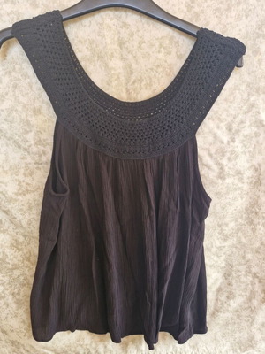 Attrattivo top medium black new with tag