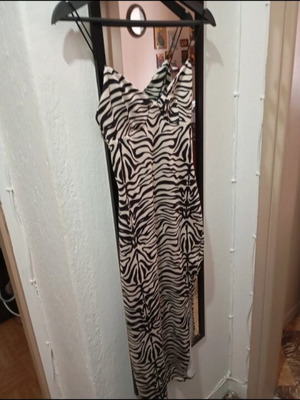 Bershka midi dress size M black and white like new