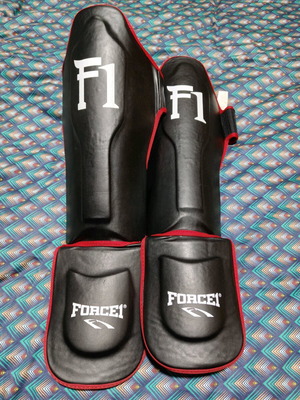 Force 1 shin guards like new, synthetic leather medium size