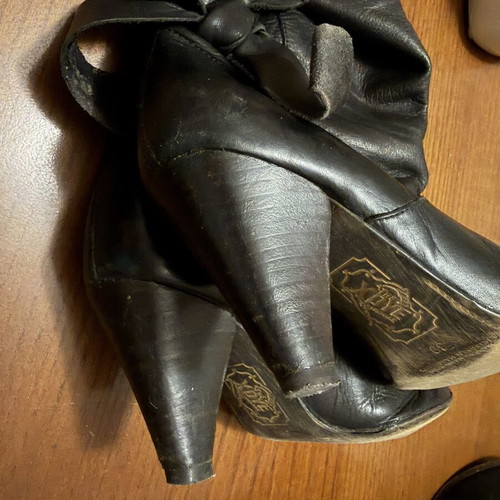 The Xdye Trademark black leather boots size 39 used