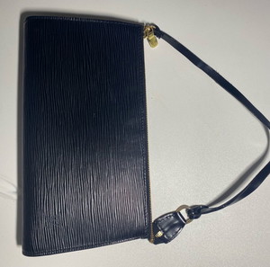 Louis Vuitton epi leather pochette