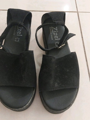 Black suede leather sandal used, size 38