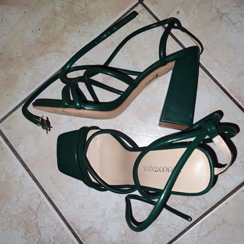 Famous Shoes Green High Heeled Sandals Size 37 Like New
