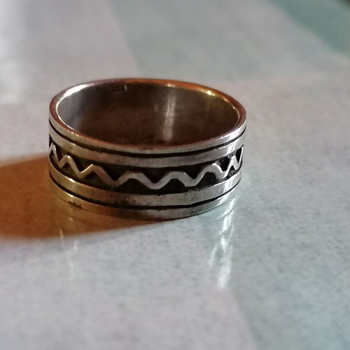 Silver 925 ring band with linear designs new no 56.5