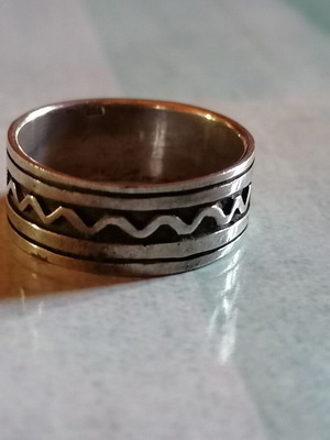 Silver 925 ring band with linear designs new no 56.5