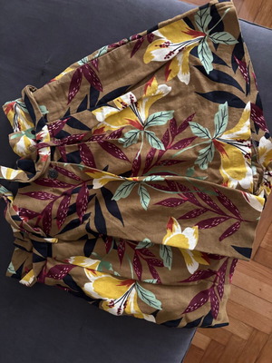 Zara high-waisted women's shorts with floral print and belt like new