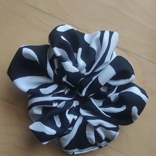 Scrunchies XL handmade, black and white