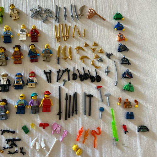Lego figures and weapons used