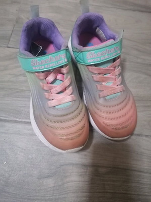 Skechers цветни спортни детски обувки номер 31 като нови