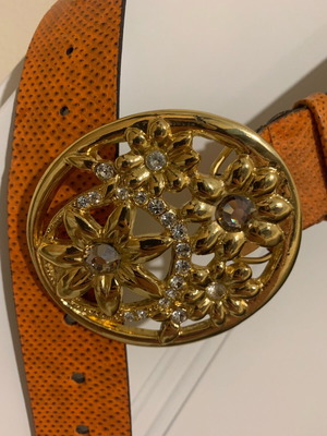 Verra Pelle belt new with floral buckle orange