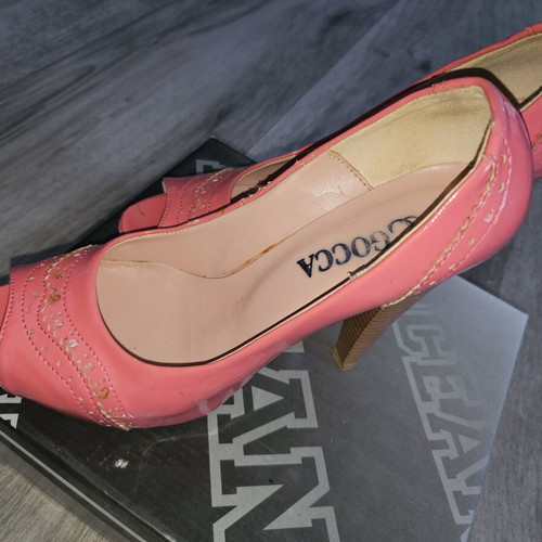 Pumps used, fuchsia patent leather, size 37