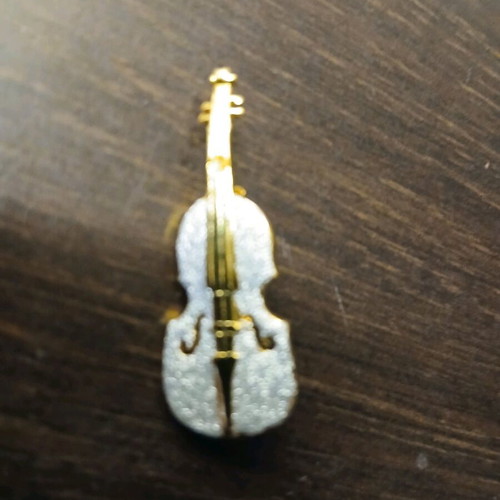 Violin brooch like new in gold color