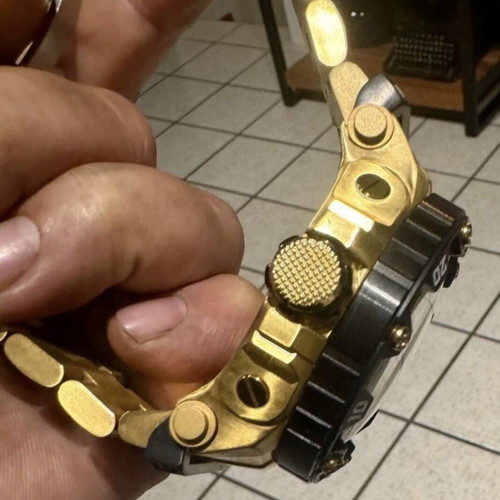 Invicta speciality diamond watch new, gold color, waterproof
