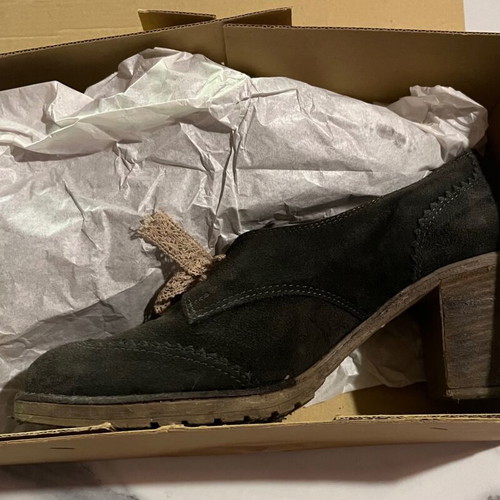 Workshop suede pumps used, green with beige ribbons, size 37