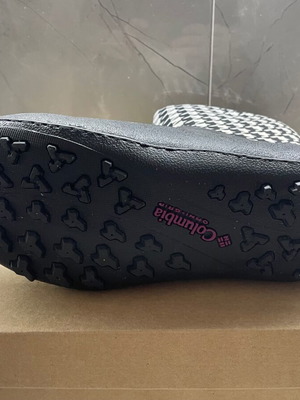 Columbia women's waterproof boots size 39 new, black white