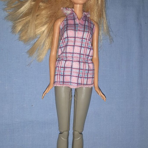 Barbie μεταχειρισμένη με ξανθά μαλλιά και καρό φανελάκι
